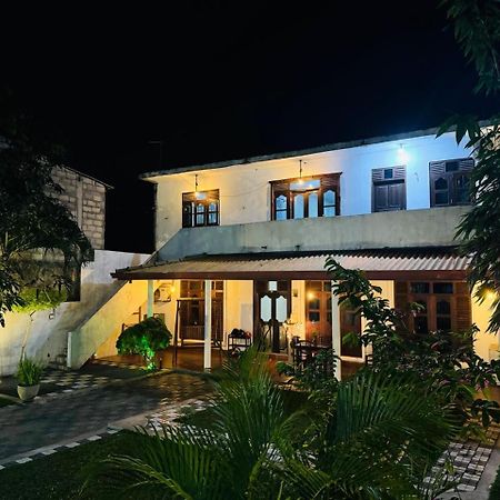 Akash Villa Talaramba Ngoại thất bức ảnh
