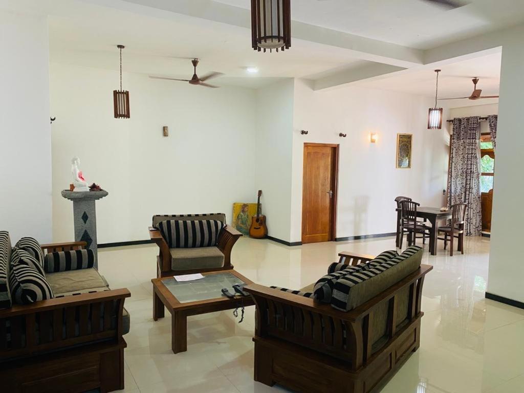 Akash Villa Talaramba Ngoại thất bức ảnh